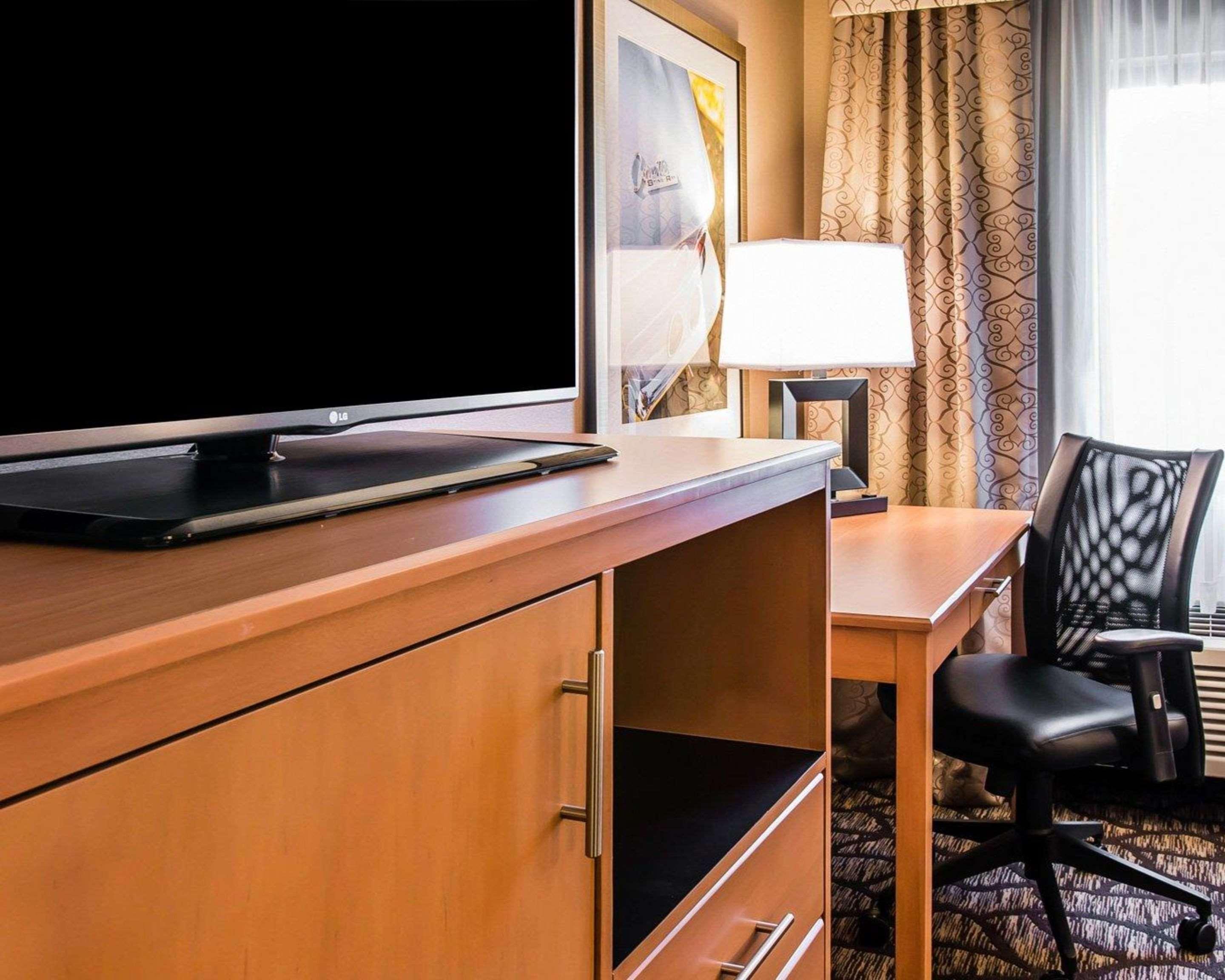 Quality Inn & Suites Warren - Detroit מראה חיצוני תמונה
